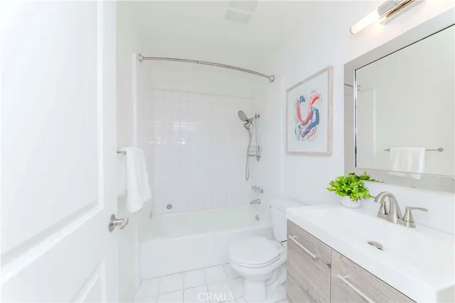 $1,249,000 | 6690 Vista Del Mar, Unit H, Playa del Rey, CA 90293