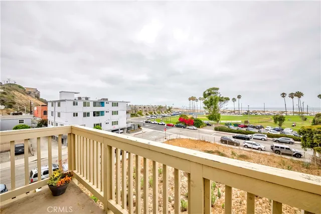 $1,249,000 | 6690 Vista Del Mar, Unit H, Playa del Rey, CA 90293