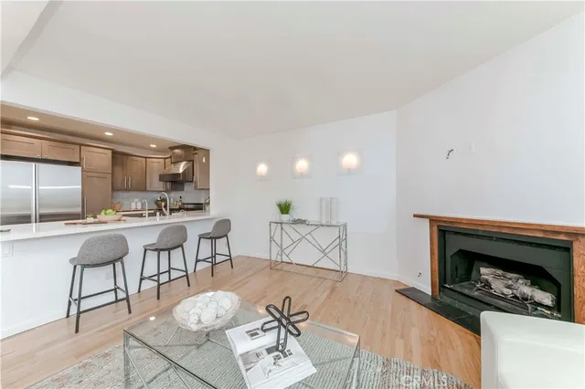 $1,249,000 | 6690 Vista Del Mar, Unit H, Playa del Rey, CA 90293