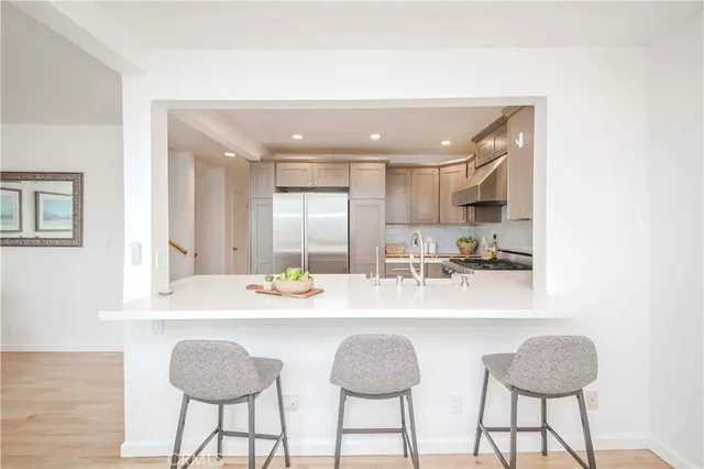 $1,249,000 | 6690 Vista Del Mar, Unit H, Playa del Rey, CA 90293