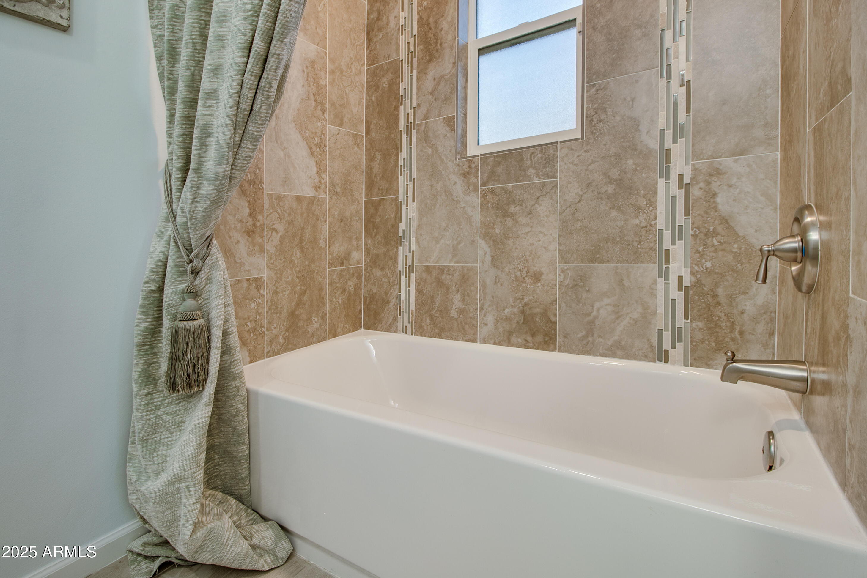2017 West Edgemont Avenue Phoenix, AZ 85009 - Photo 28 of 53 a bathroom with a bathtub