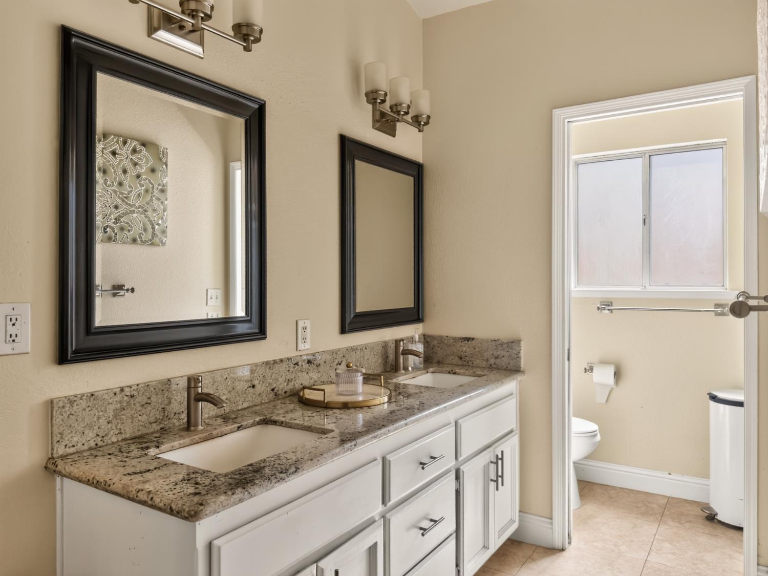 5451 North State Street Fresno, CA 93722 - Photo 14 of 22 Master Bathroom