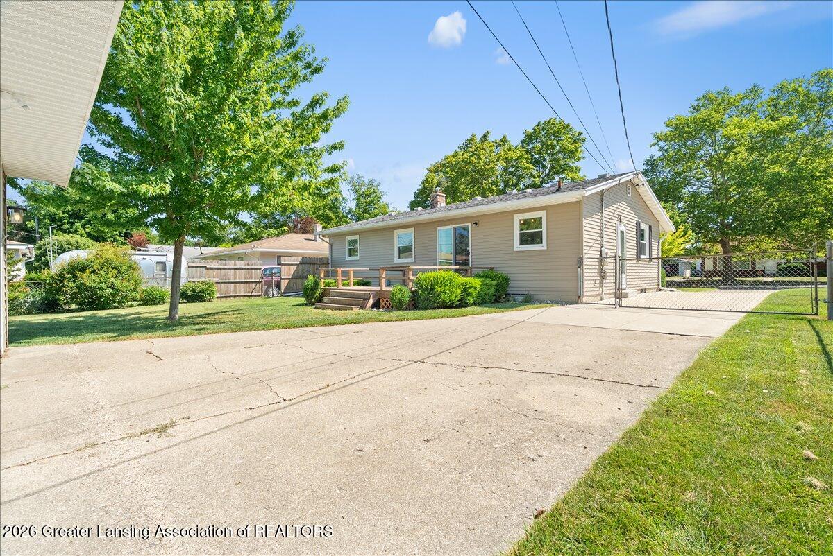 2104 Edwin Place Lansing, MI 48911 - Photo 30 of 31 28-Media Jett -28
