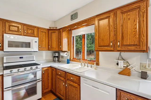 $1,595,000 | N2895 County Road V, Poynette, WI 53955