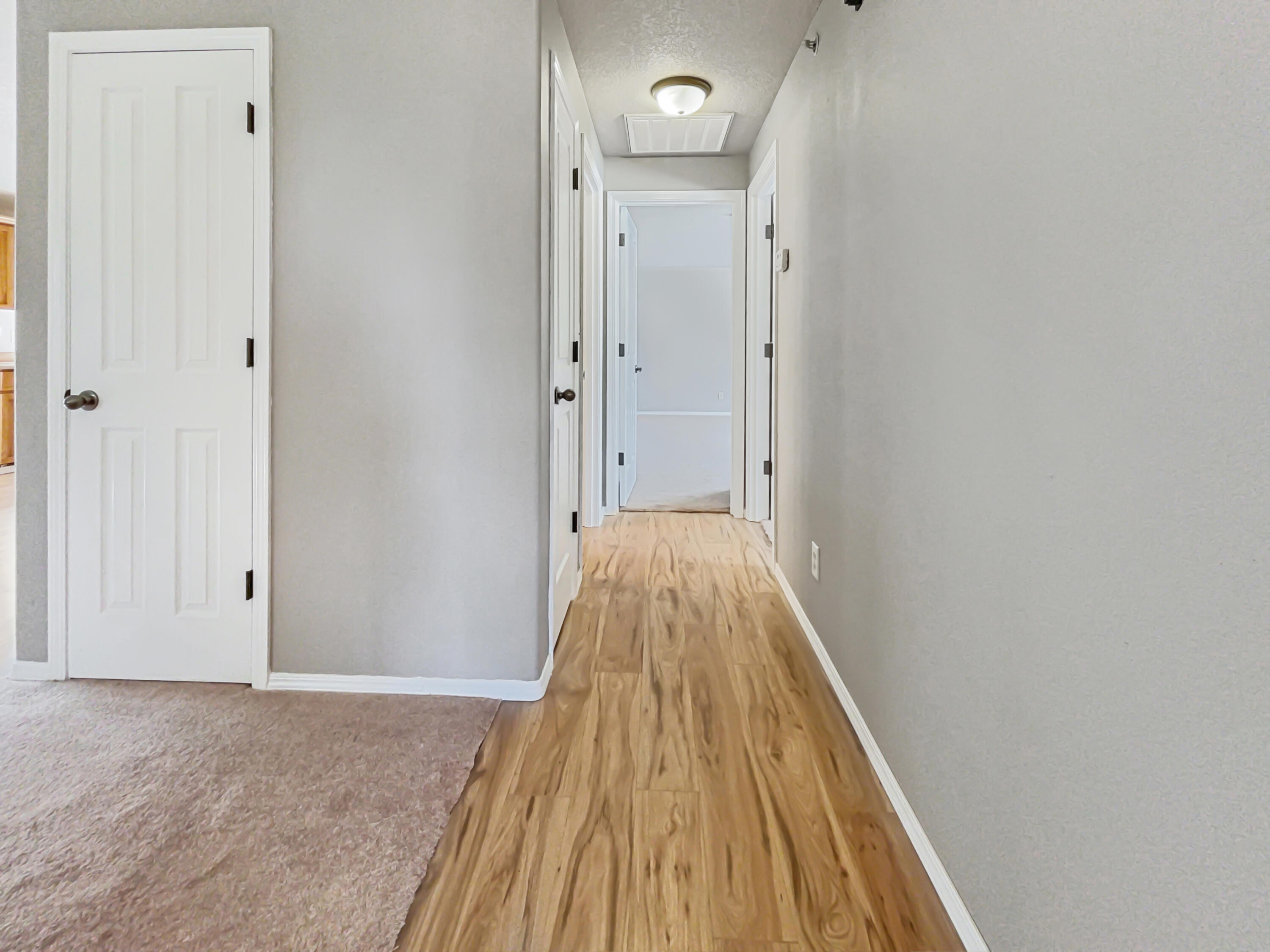 63347 Vogt Road Bend, OR 97701 - Photo 11 of 23 Hallway