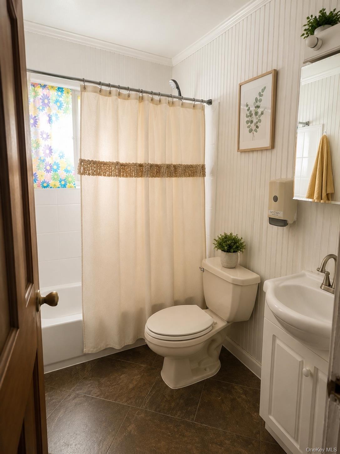 27 Pine Road Amityville, NY 11701 - Photo 8 of 15