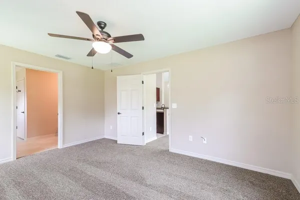 a view of a livingroom and a ceiling fan