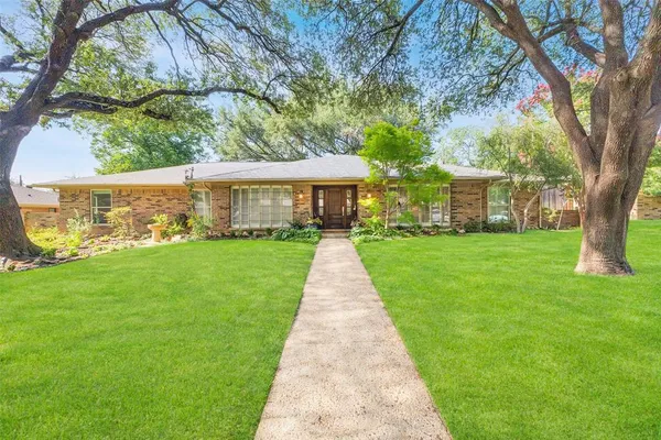 $980,000 | 4253 Royal Ridge Drive, Dallas, TX 75229