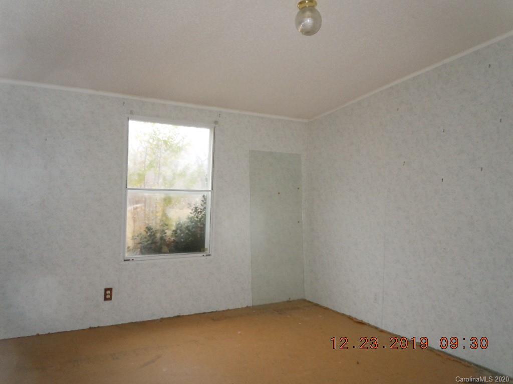 135 Austin Road Clyde, NC 28721 - Photo 6 of 9 an empty room with a window