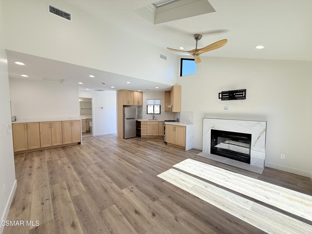 4245 Juneau Circle, Unit C Simi Valley, CA 93063 - Photo 5 of 24