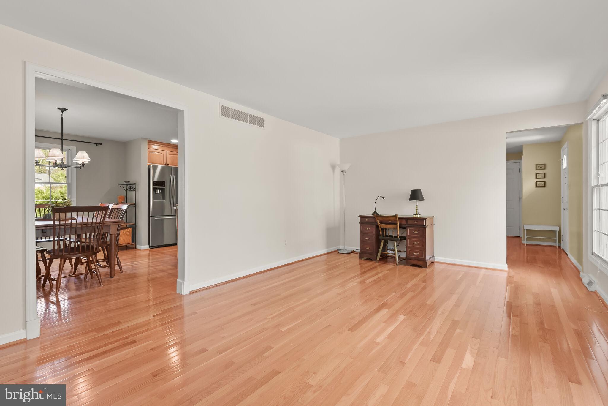 5126 Rondel Place Columbia, MD 21044 - Photo 5 of 42 Living Room