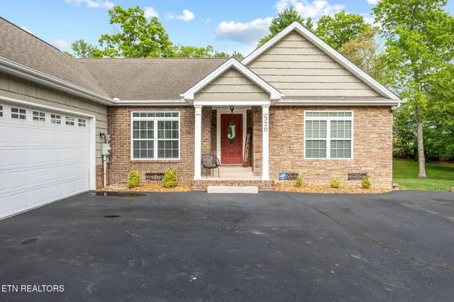 $442,500 | 520 East Deer Creek Drive, Crossville, TN 38571