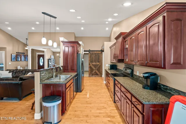 $442,500 | 520 East Deer Creek Drive, Crossville, TN 38571