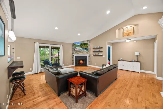 $442,500 | 520 East Deer Creek Drive, Crossville, TN 38571