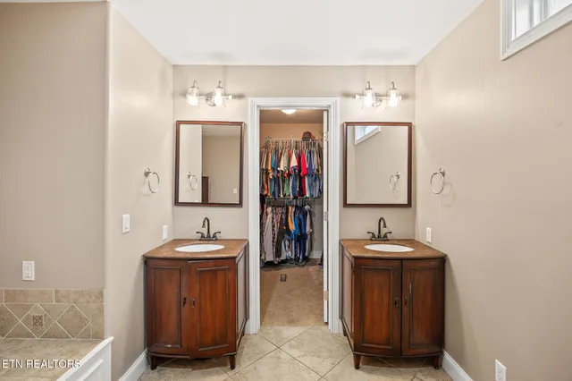 $442,500 | 520 East Deer Creek Drive, Crossville, TN 38571