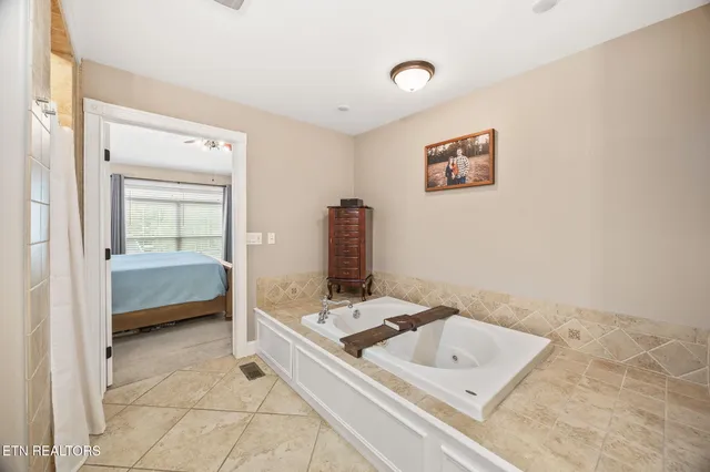 $442,500 | 520 East Deer Creek Drive, Crossville, TN 38571