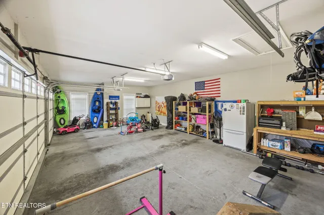 $442,500 | 520 East Deer Creek Drive, Crossville, TN 38571