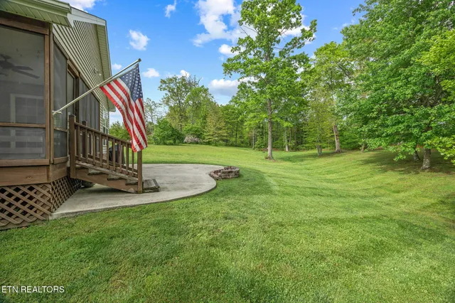 $442,500 | 520 East Deer Creek Drive, Crossville, TN 38571