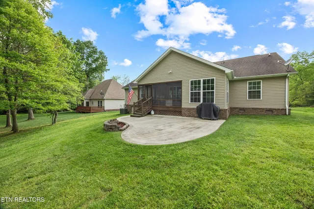 $442,500 | 520 East Deer Creek Drive, Crossville, TN 38571