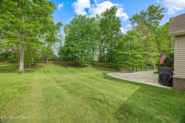 $442,500 | 520 East Deer Creek Drive, Crossville, TN 38571