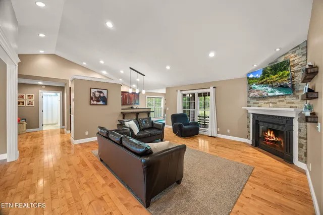 $442,500 | 520 East Deer Creek Drive, Crossville, TN 38571