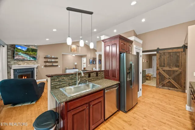 $442,500 | 520 East Deer Creek Drive, Crossville, TN 38571