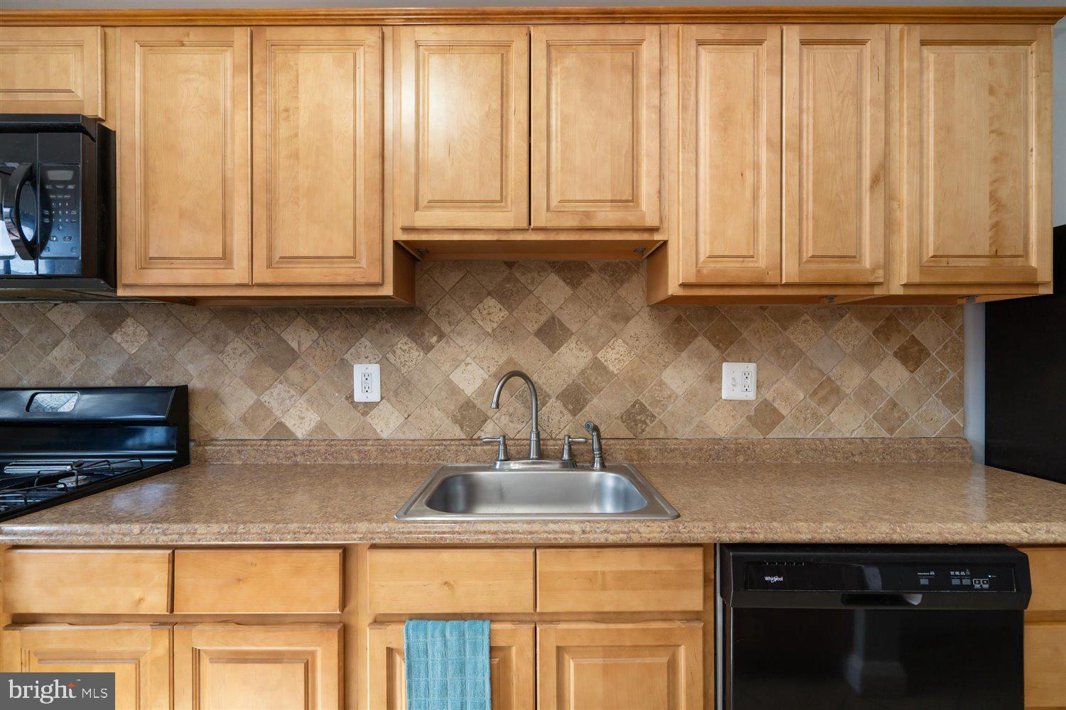 933 Middlesex Road Baltimore, MD 21221 - Photo 2 of 38