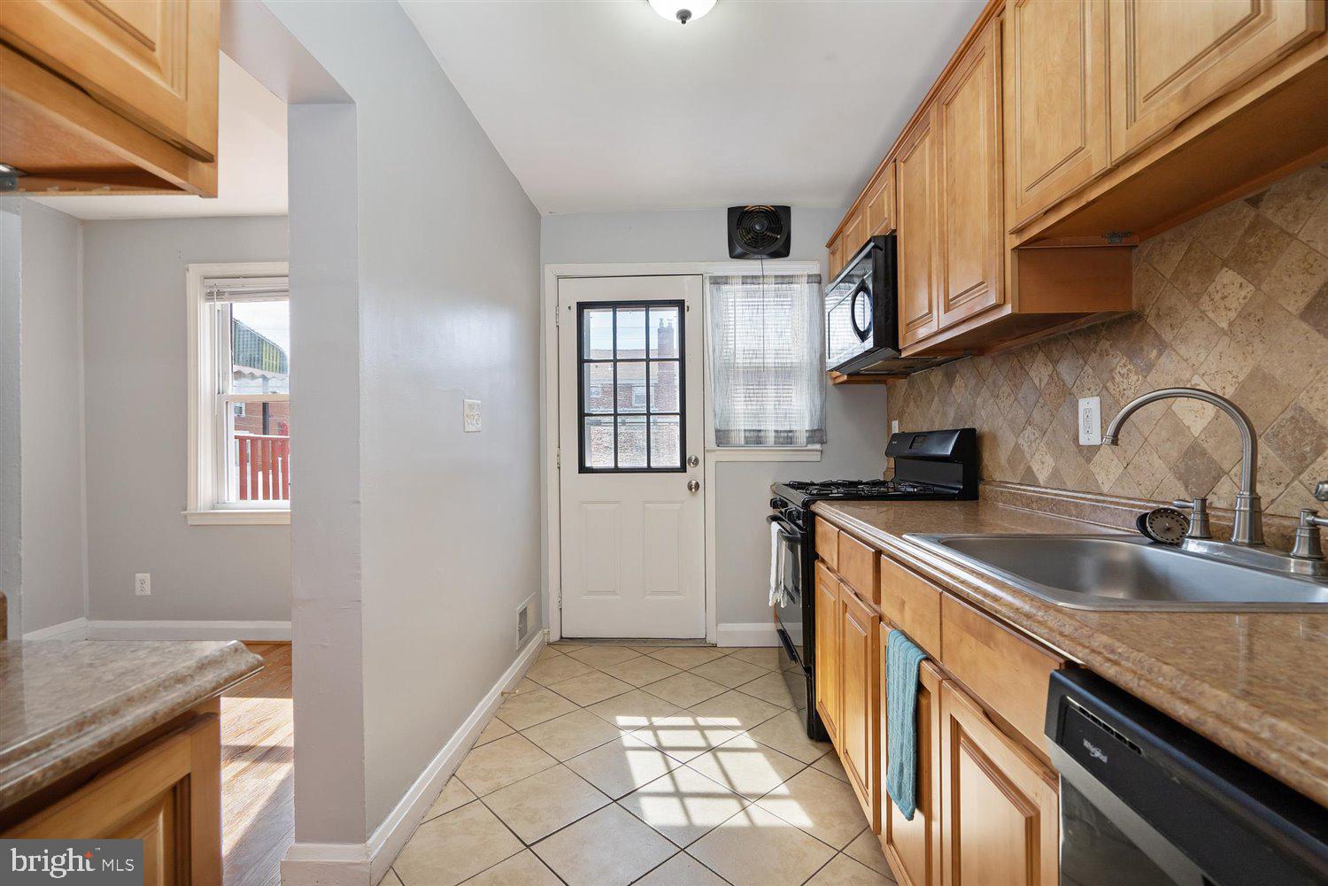 933 Middlesex Road Baltimore, MD 21221 - Photo 14 of 38