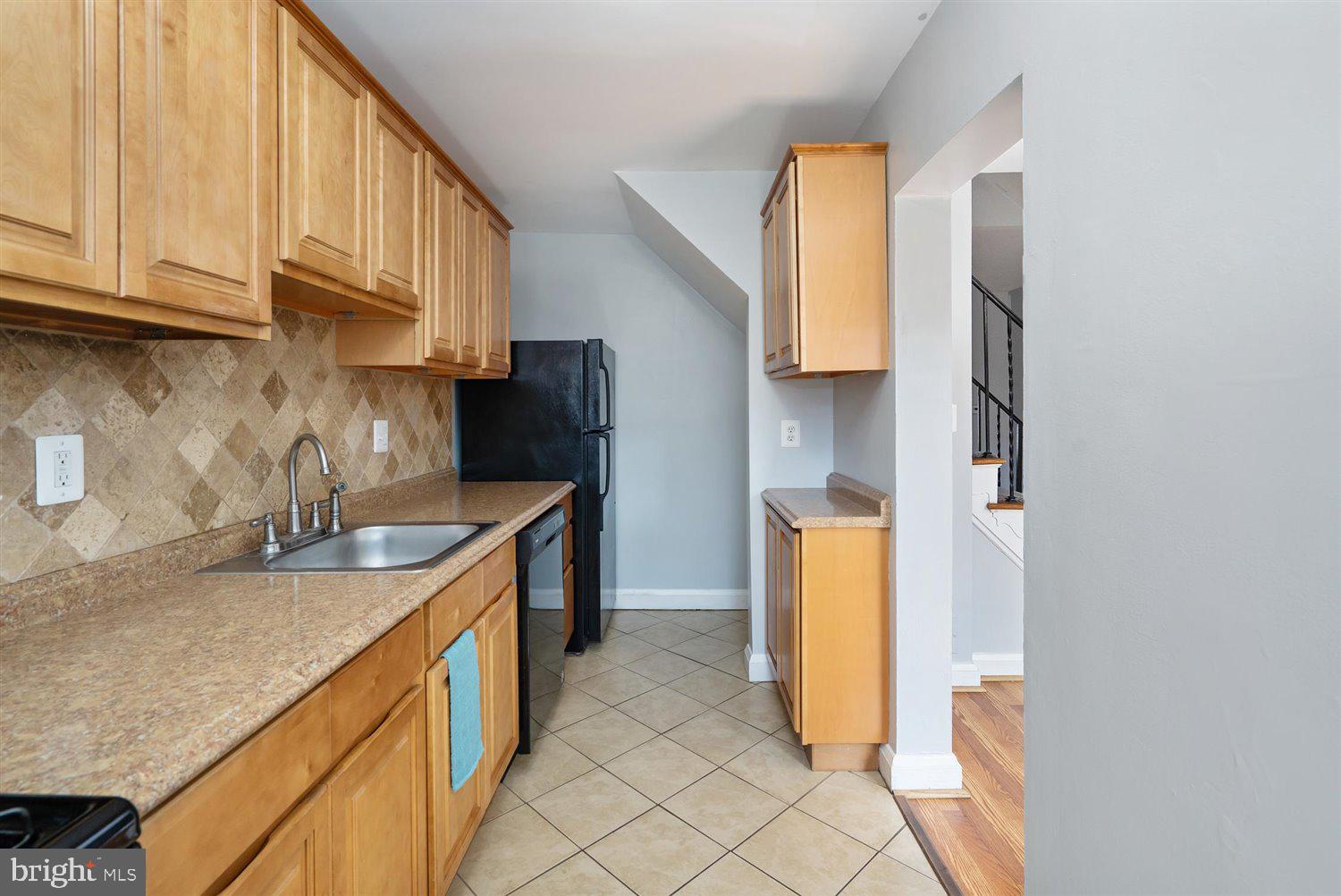933 Middlesex Road Baltimore, MD 21221 - Photo 3 of 38