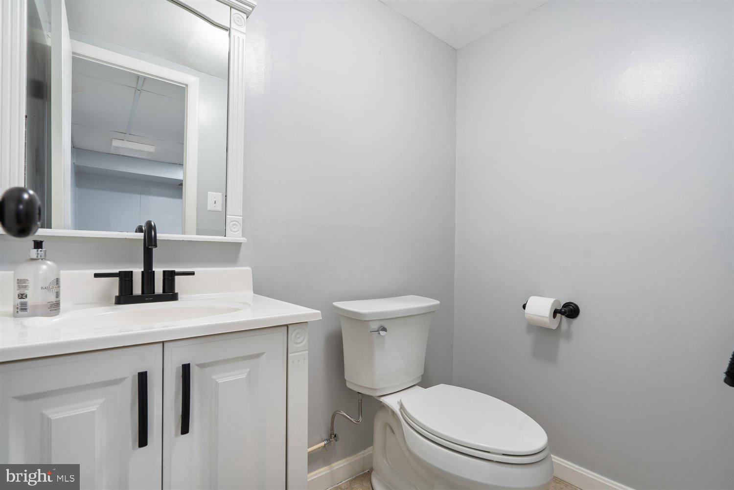 933 Middlesex Road Baltimore, MD 21221 - Photo 23 of 38
