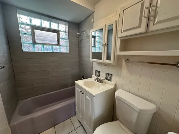 $1,500 | 7400 North Harlem Avenue, Unit GE, Chicago, IL 60631