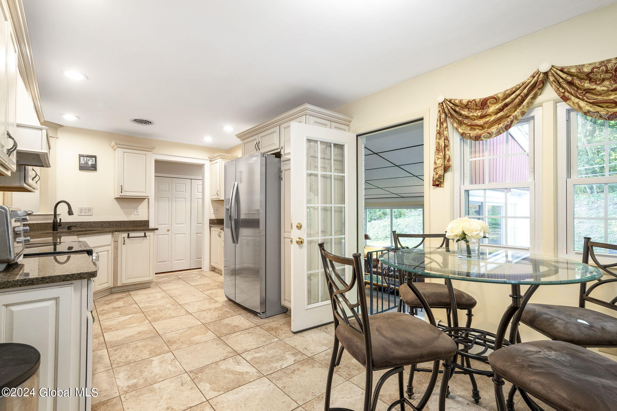 9-33NewtonRd_09