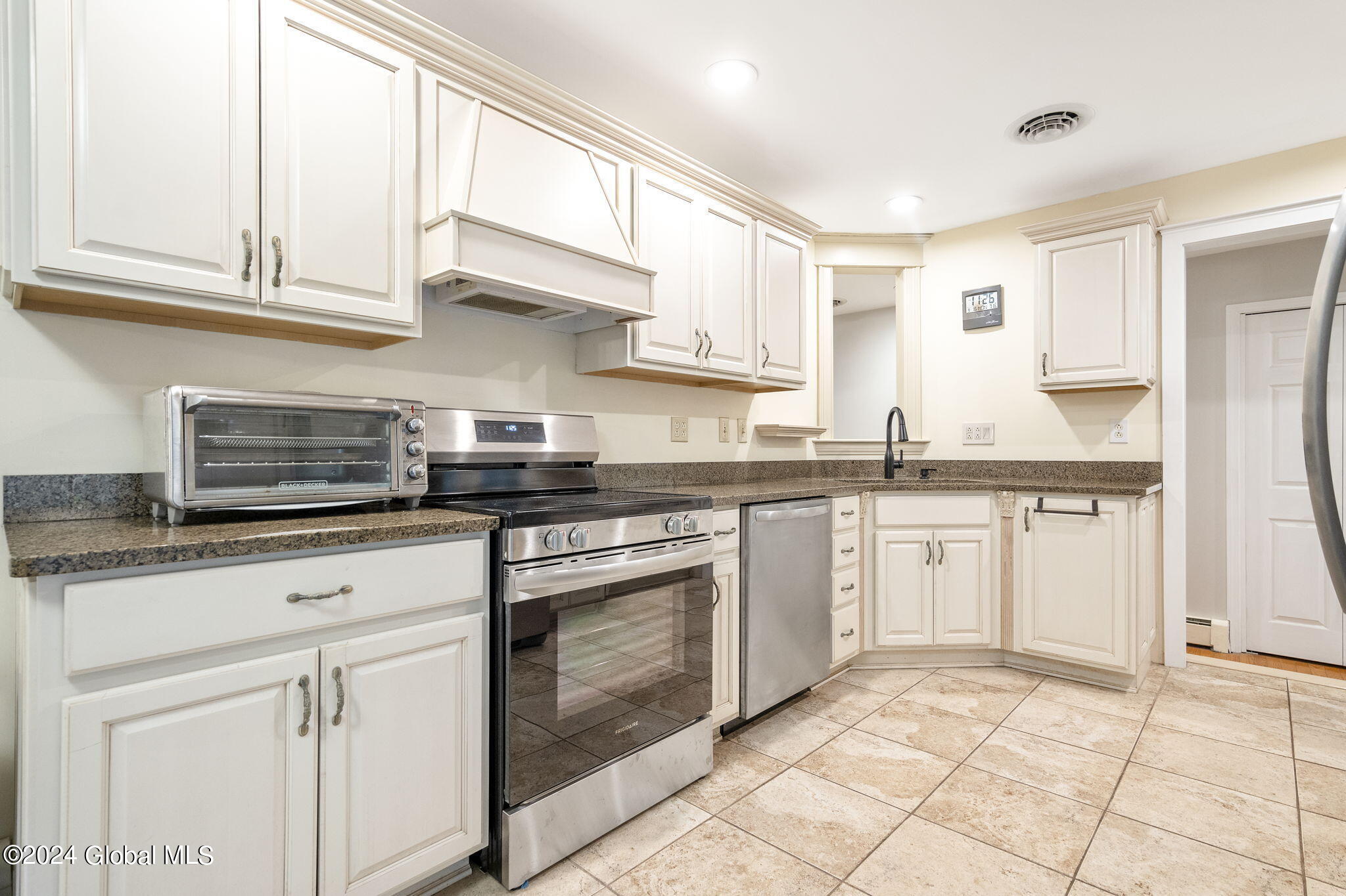 12-33NewtonRd_12