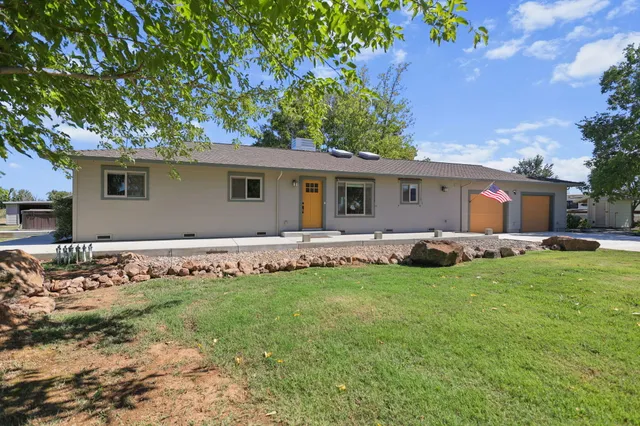 a front view of house with yard