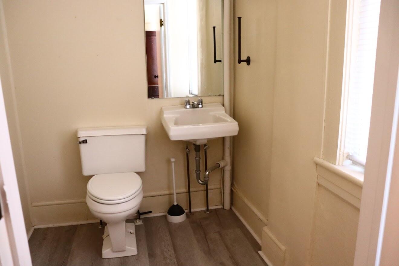 7760 Williamson Road Roanoke, VA 24019 - Photo 13 of 16 a bathroom with a sink toilet and a mirror