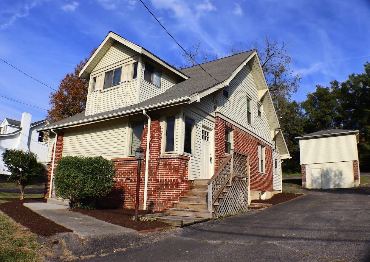 7760 Williamson Road Roanoke, VA 24019 - Photo 2 of 16 a front view of a house with a yard