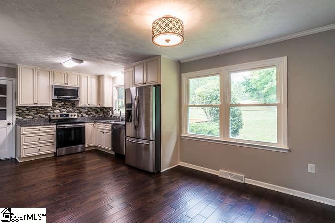 408 Smith Hines Road Greenville, SC 29607 - Photo 9 of 36 Gallery Image 9
