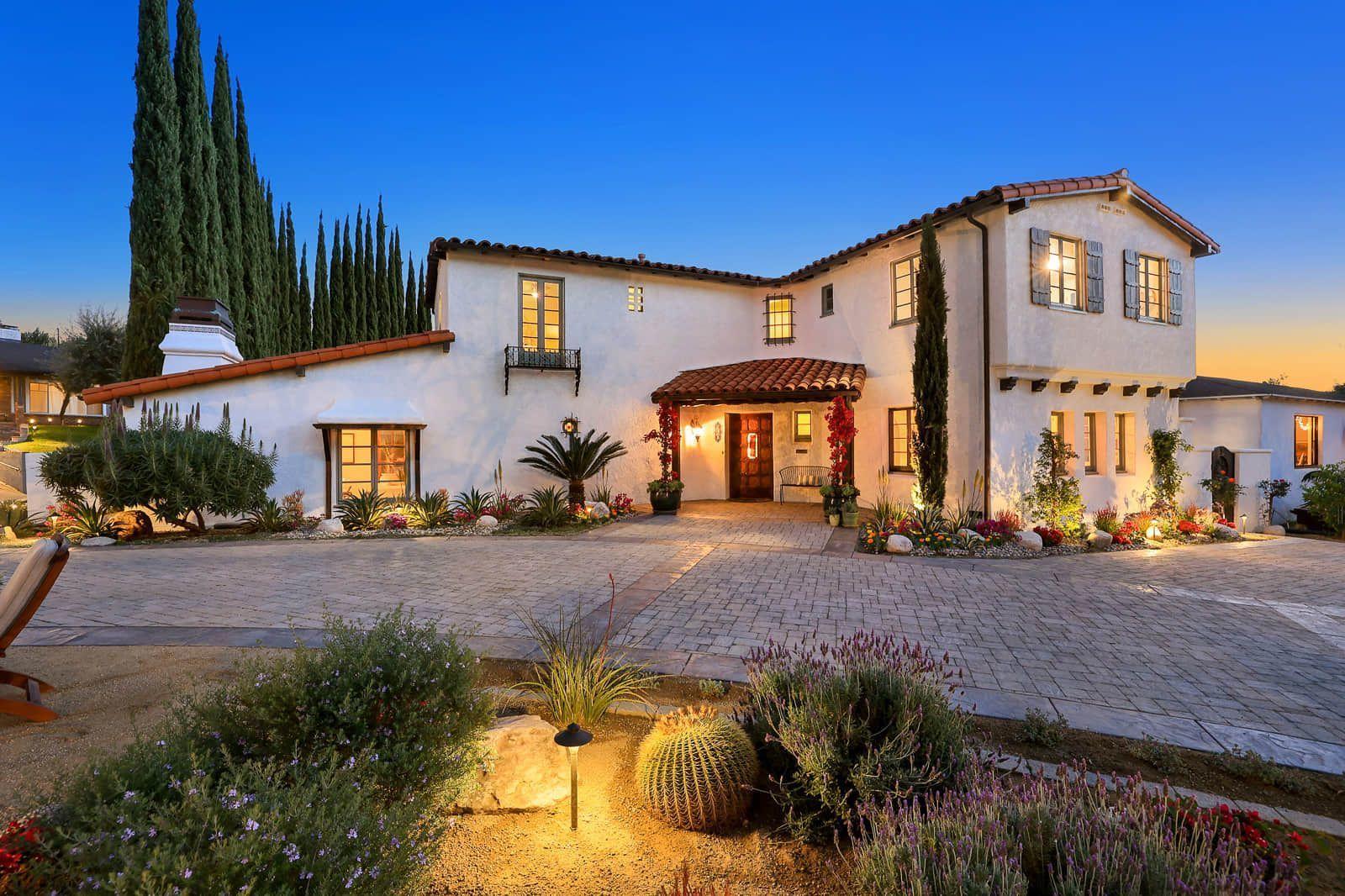 960 Rosemount Road Glendale, CA 91207 - Photo 2 of 75 Front Outside Night Close