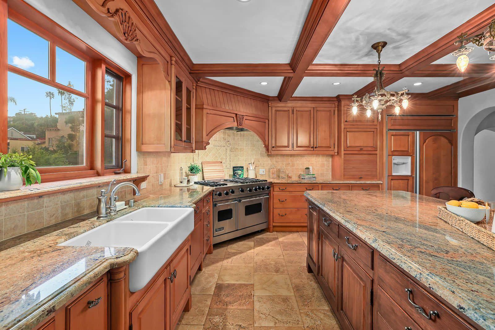 960 Rosemount Road Glendale, CA 91207 - Photo 21 of 75 Kitchen