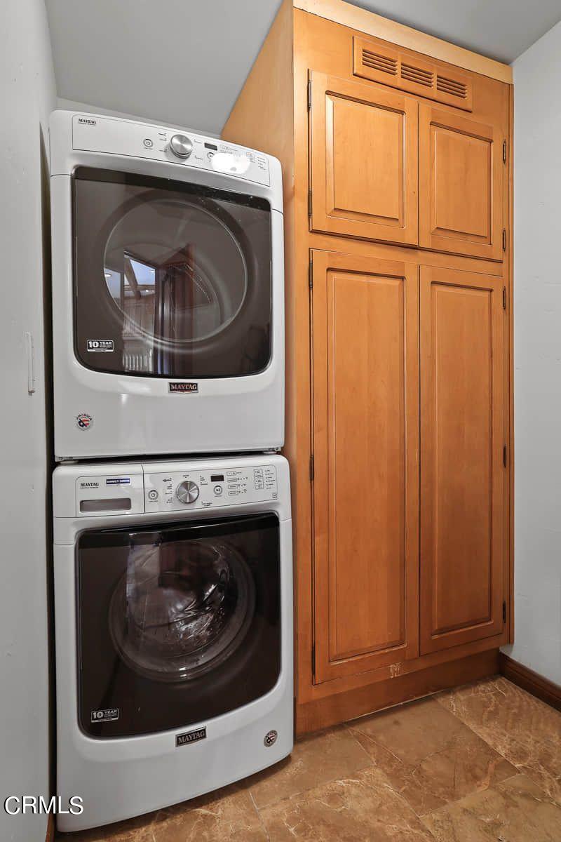 960 Rosemount Road Glendale, CA 91207 - Photo 25 of 75 Laundry