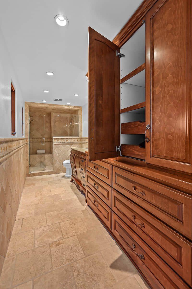 960 Rosemount Road Glendale, CA 91207 - Photo 33 of 75 Master Bath
