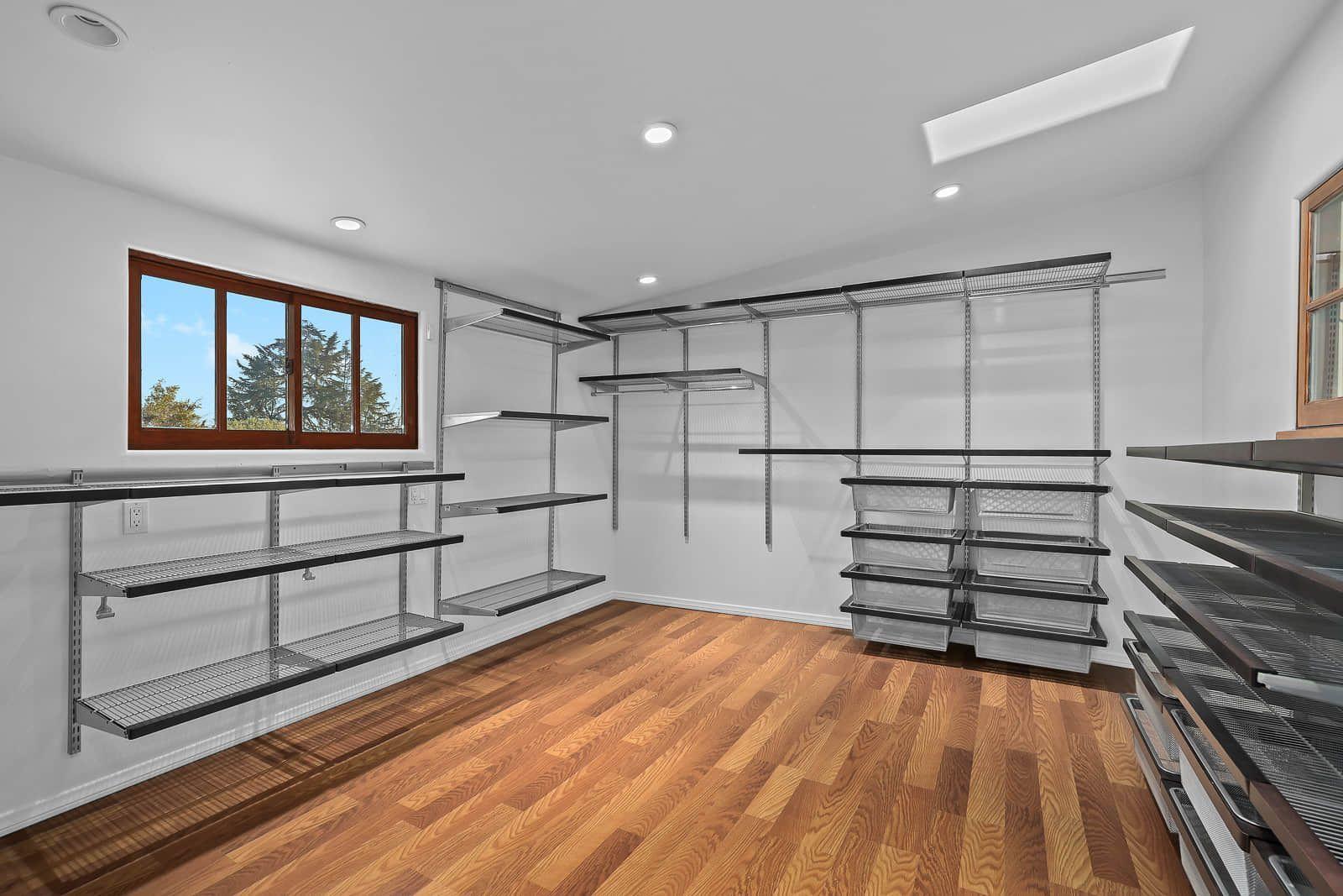 960 Rosemount Road Glendale, CA 91207 - Photo 37 of 75 Master Closet