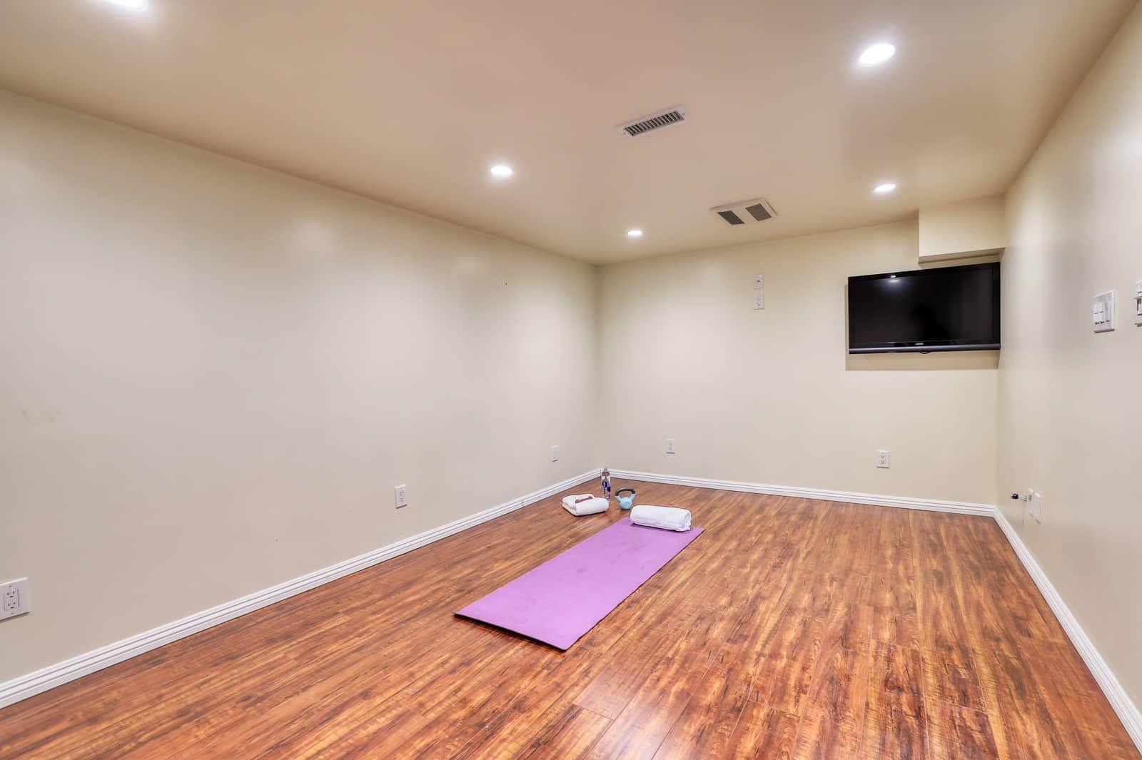 960 Rosemount Road Glendale, CA 91207 - Photo 47 of 75 Office Gym Basement