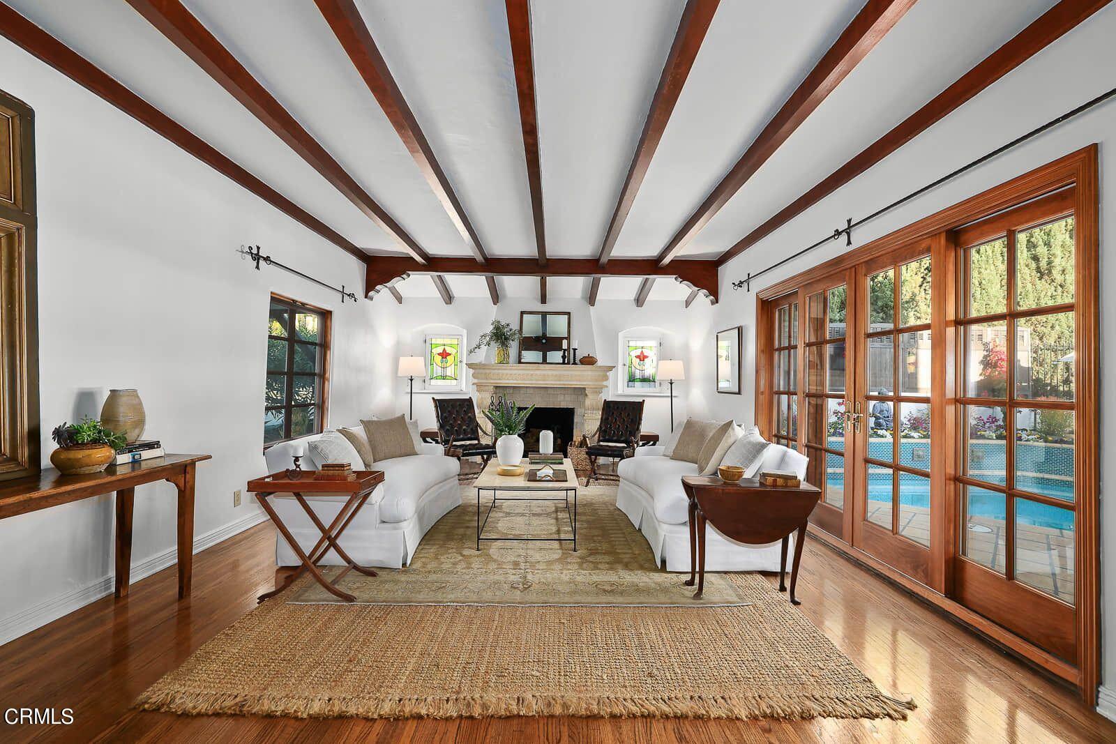 960 Rosemount Road Glendale, CA 91207 - Photo 10 of 75 Living Room Full