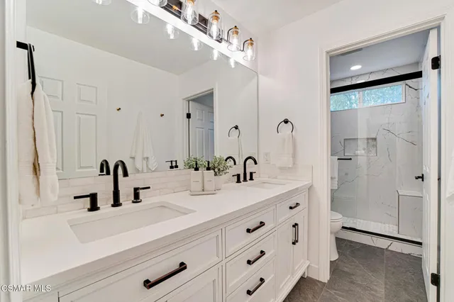 a view of an empty room with a ceiling fan