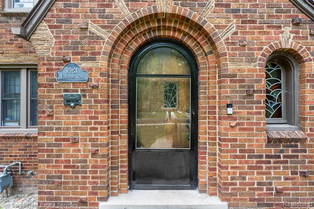 1421 Yorkshire Road Grosse Pointe, MI 48230 - Photo 3 of 29