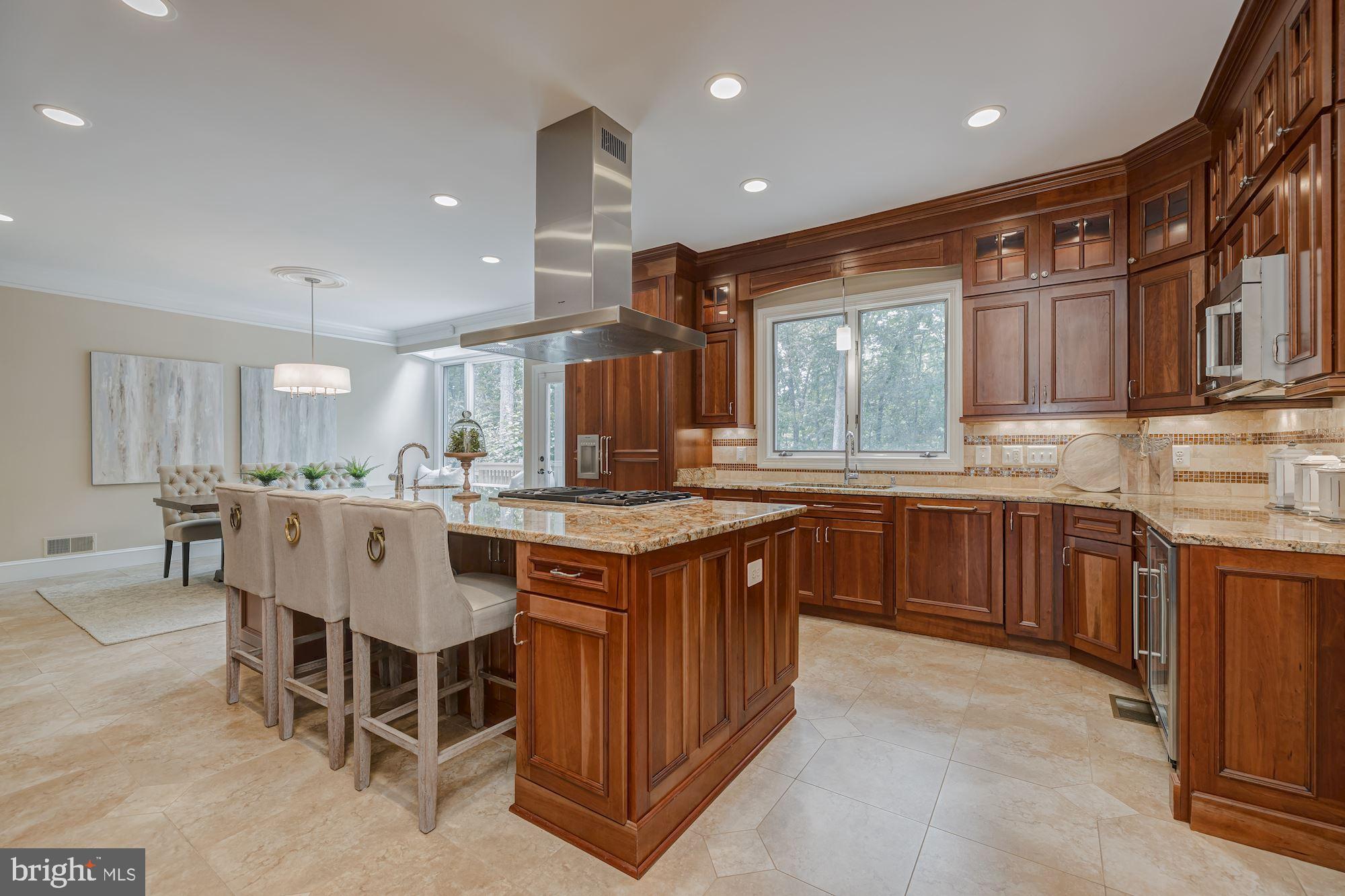 685 Potomac River Road McLean, VA 22102 - Photo 13 of 60 Gourmet Kitchen