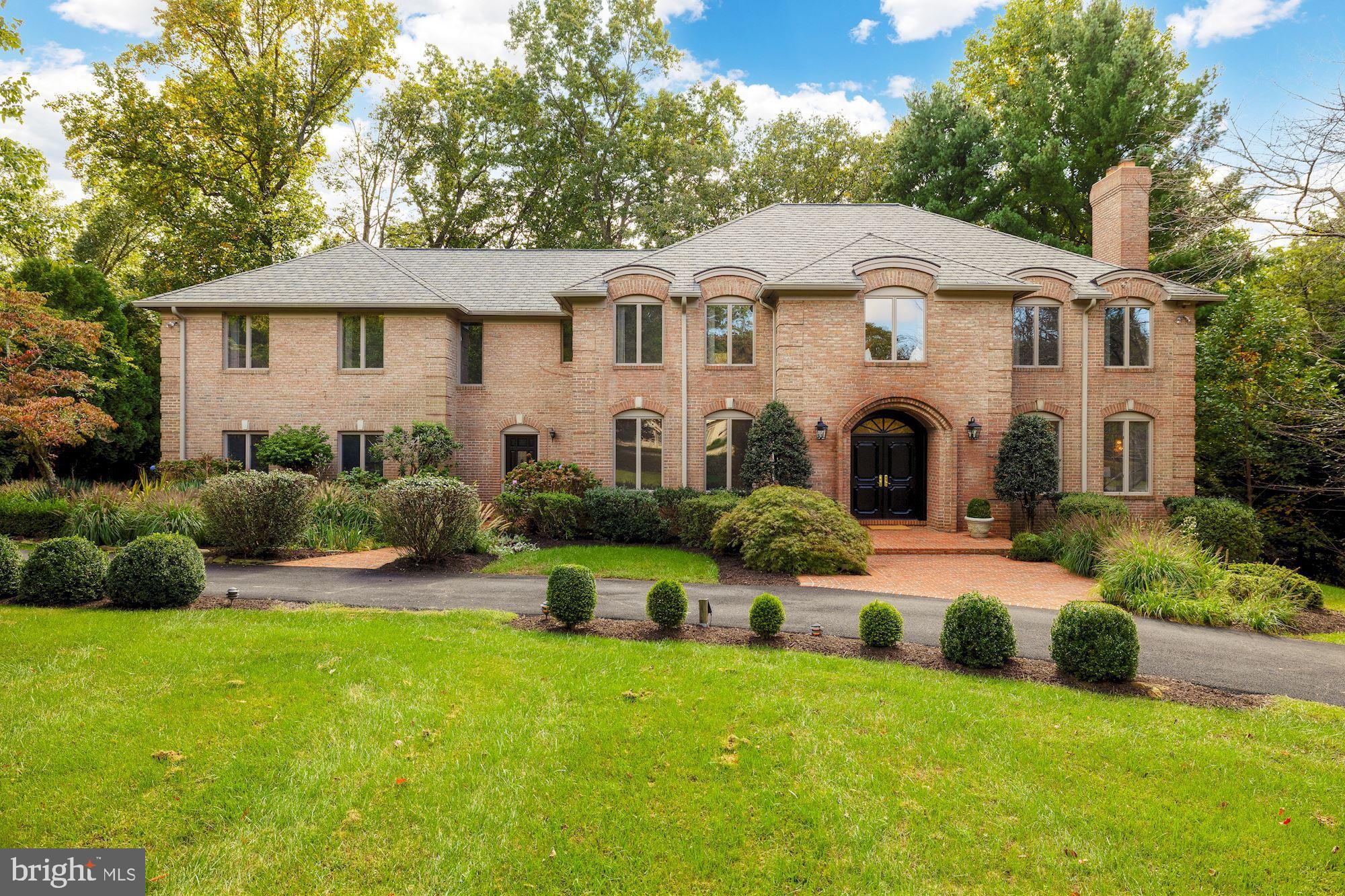 685 Potomac River Road McLean, VA 22102 - Photo 2 of 60 Front Facade & Circular Driveway