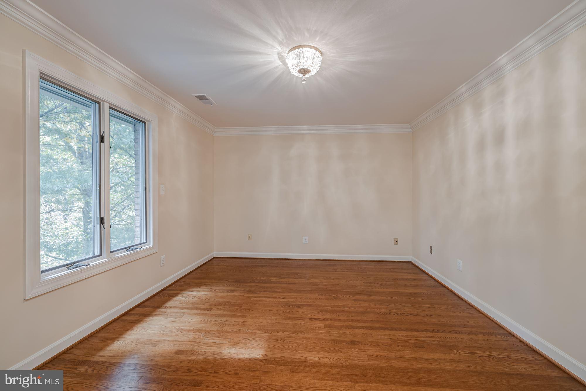 685 Potomac River Road McLean, VA 22102 - Photo 29 of 60 Primary Bedroom Suite Sitting Room