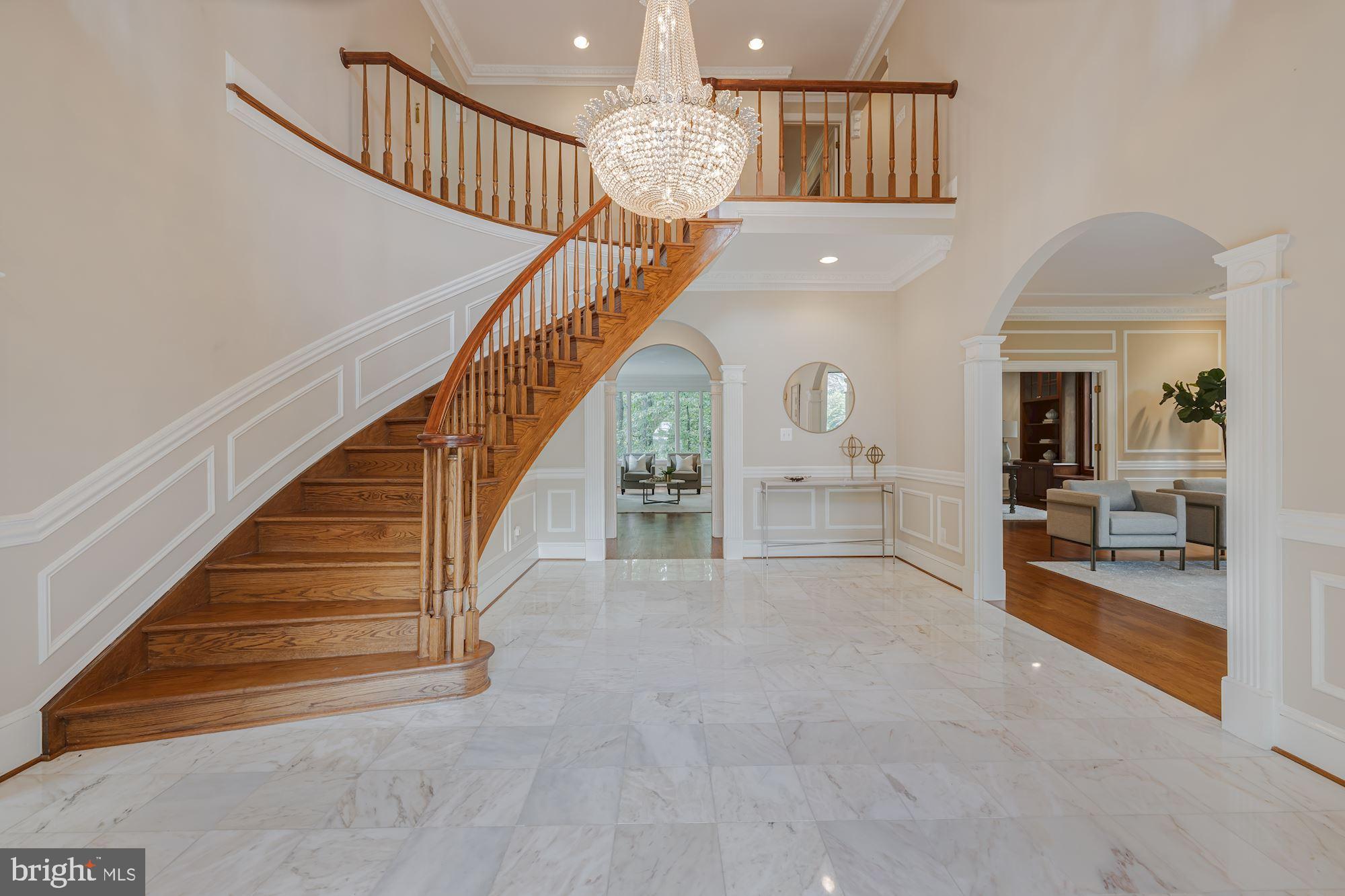 685 Potomac River Road McLean, VA 22102 - Photo 3 of 60 Foyer
